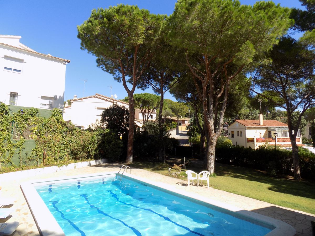 Casa en alquiler con piscina y jardín privados L’Escala