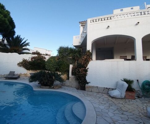 CASA CON VISTA AL MAR EN PUNTA MONTGÓ