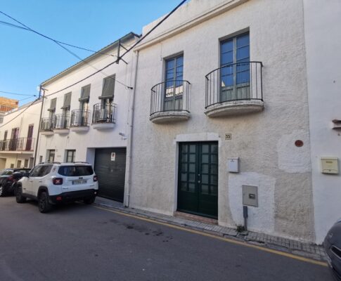 CASA AL CASC ANTIC AMB TERRASSA I SOLARIUM A 50 mts. DEL MAR